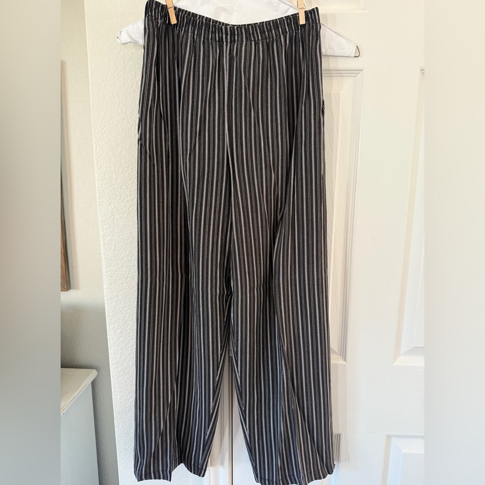 Just four wraps, Wrapper pants striped black, and white 90’s size medium